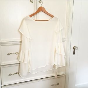 NWT Ruffles sleeve l/s blouse